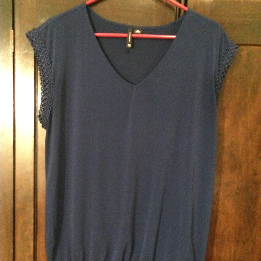 Bright navy blue top M